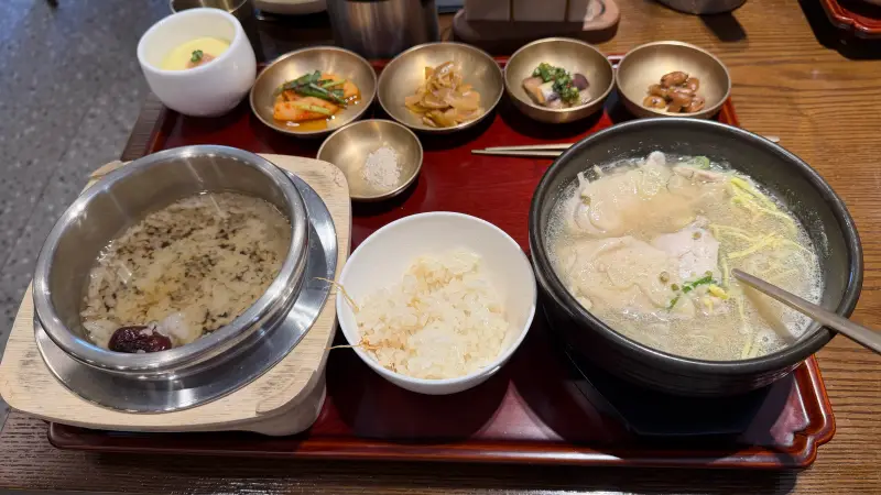 뼈없는 삼계탕과 솥밥, 기본 반찬 한상차림