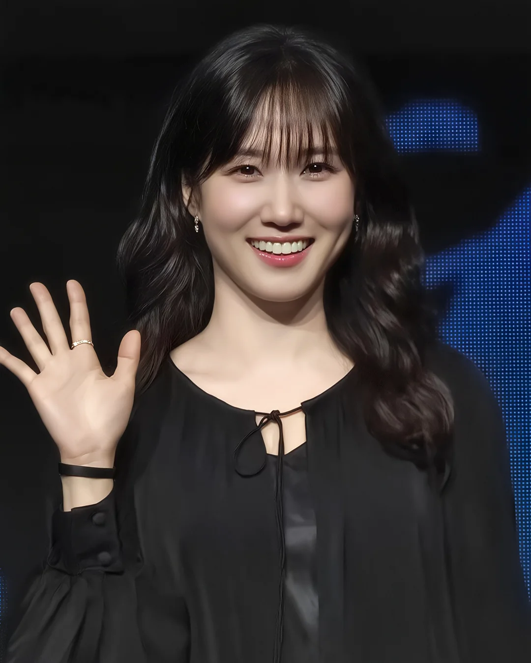 제작발표회 현장에서 밝은 미소로 인사하는 배우 박은빈