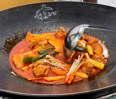 김포-석호네솥뚜껑닭볶음탕-썸네일