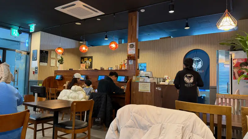 김포 구래동 겸손돈가스 내부
